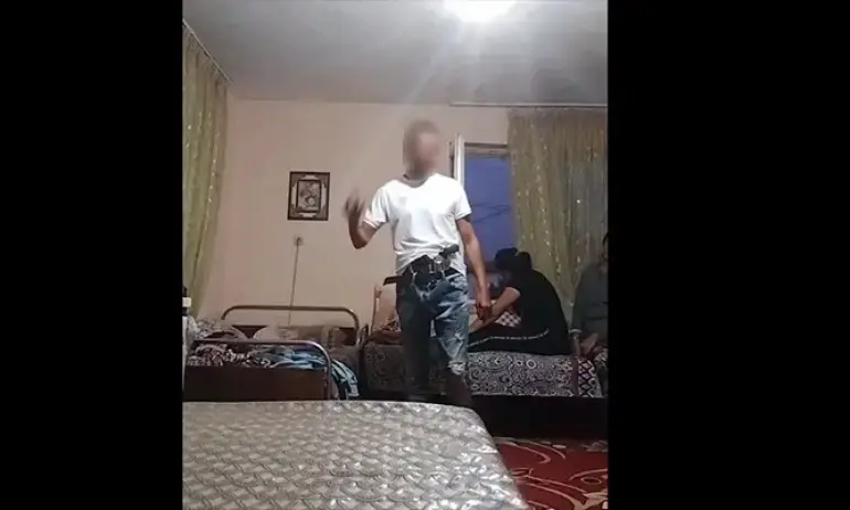 Мъжът, държал заложници във Вълково, се е самоубил. Обесил се на връзка от маратонка - Tribune.bg