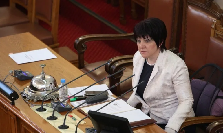 Въвеждането на възможността за гласуване с хартиена бюлетина е по желание на избирателите - Tribune.bg