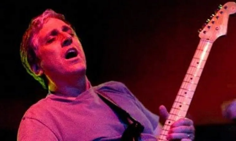 Почина китаристът на Red Hot Chili Peppers Джак Шърман - Tribune.bg