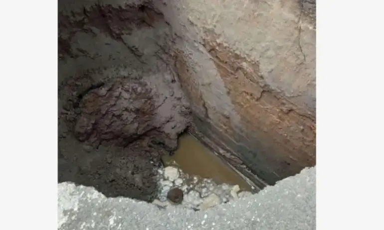 Аварийно: Ремонтират по спешност моста към плаж Нестинарка, за да освободят трафика - Tribune.bg