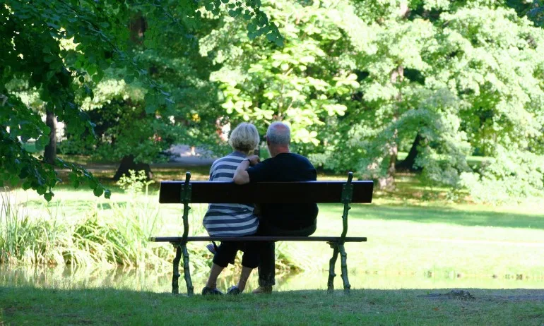 НСИ: Жените у нас живеят със 7г. по-дълго от мъжете - Tribune.bg