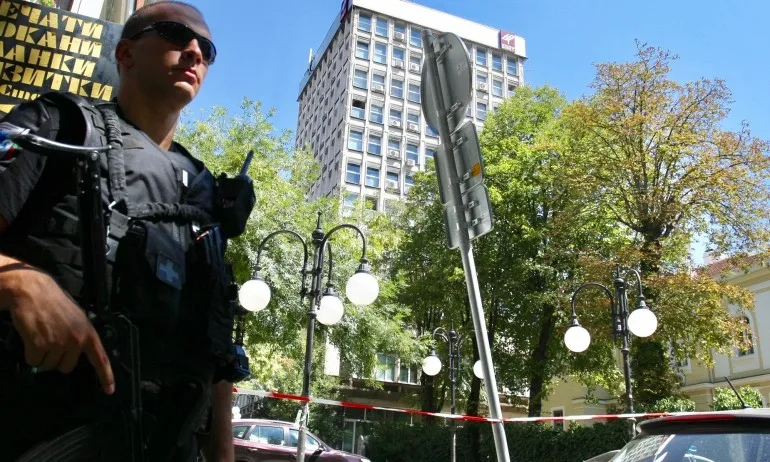 Фалшиви сигнали: Серия от бомбени заплахи към летища и медии в България - Tribune.bg