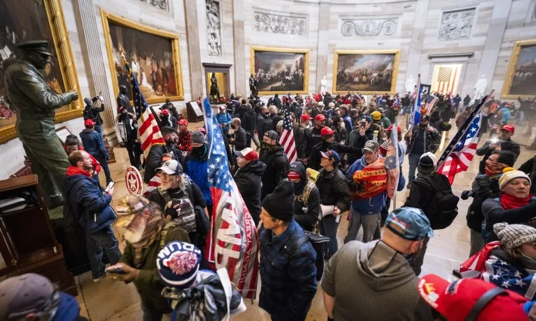 Поддръжник на Тръмп, арестуван при щурма в Капитолия, се е самоубил - Tribune.bg