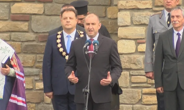 Радев беше освиркан във Велико Търново (ВИДЕО) - Tribune.bg