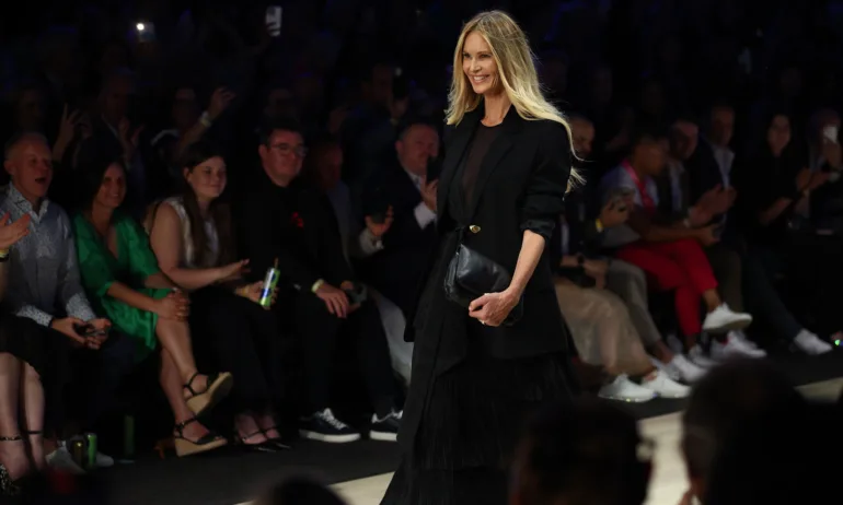 60-годишният австралийски супермодел Ел Макферсън открито проговори за борбата си с алкохола и булимията, с които се е сблъскала - Tribune.bg