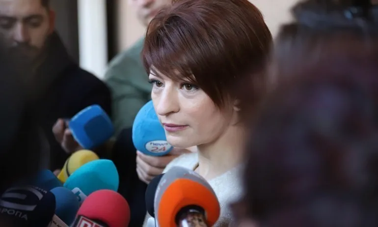 Десислава Атанасова за Кирил Петков: Помните ли друг министър, който не знае кога и как се подписва указ и от какъв момент влиза в сила? - Tribune.bg