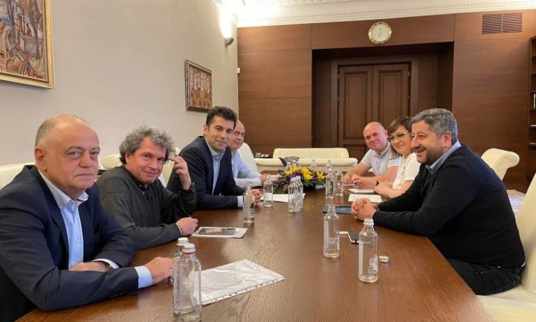 Тошко Йорданов: Петков и Чернева са обещали въпросът с РМС да се реши до юни месец - Tribune.bg