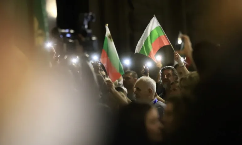 Снощният протест премина без напрежение и инциденти - Tribune.bg