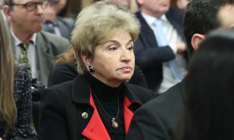 Плугчиева предлага да се търси подкрепа за кабинет дори с плаващи мнозинства - Tribune.bg