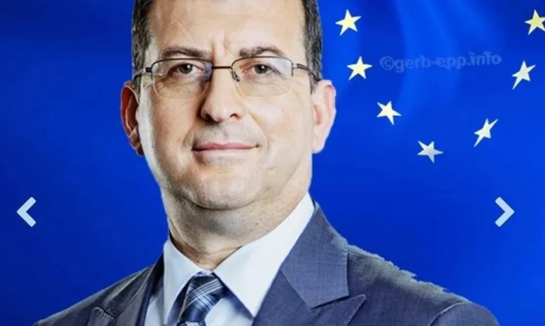 Асим Адемов с няколко въпроса към протестиращите - Tribune.bg