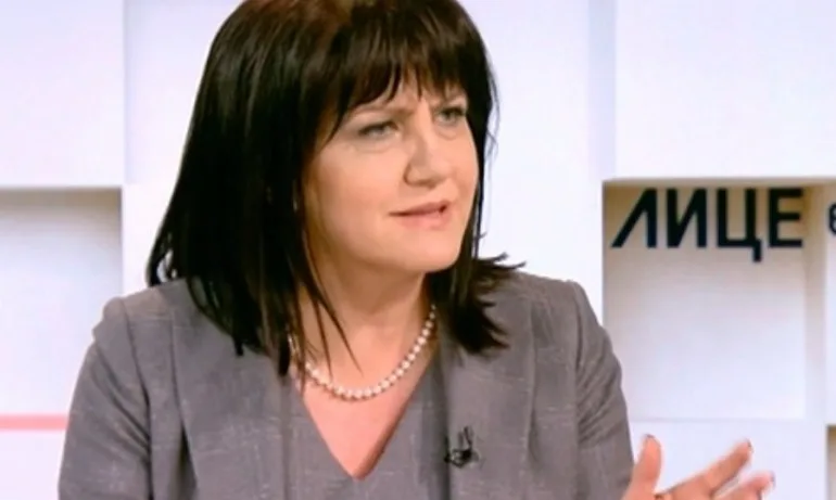 Караянчева: Елена Йончева се превръща в пощенска кутия за доноси - Tribune.bg