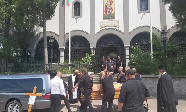 Златко Баретата и Васил Капланов – Каплата сред присъстващите на погребението на Ангел Христов - Tribune.bg