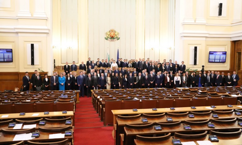 Първото заседание на 47-ото Народно събрание завърши с обща снимка