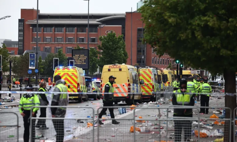 27 души, сред които и деца, са в болница след нападение с кола върху фенове на Ливърпул - Tribune.bg