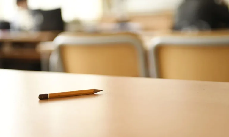 След бой между ученички: Евакуираха цяло училище в Бургас - Tribune.bg