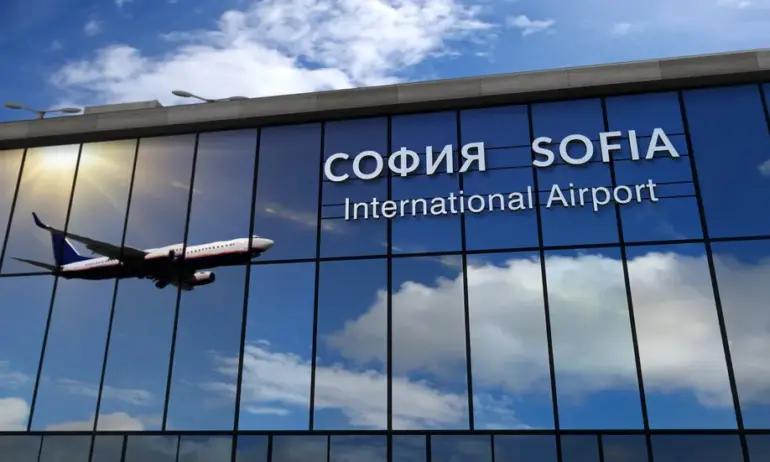 200 пътници бяха блокирани на Летище София за 8 часа, преди да отменят полета им /ОБНОВЕНА/ - Tribune.bg