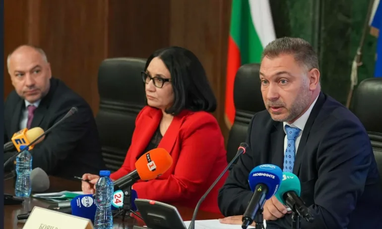 Фентанил за десетки хиляди дози задържан при акция на ГДБОП (СНИМКИ) - Tribune.bg