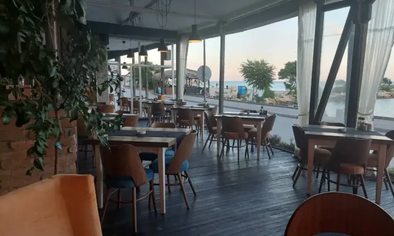 СЗБ и БАЗ: Бомба на Крайбрежната алея във Варна, празни маси и отменени резервации - Tribune.bg