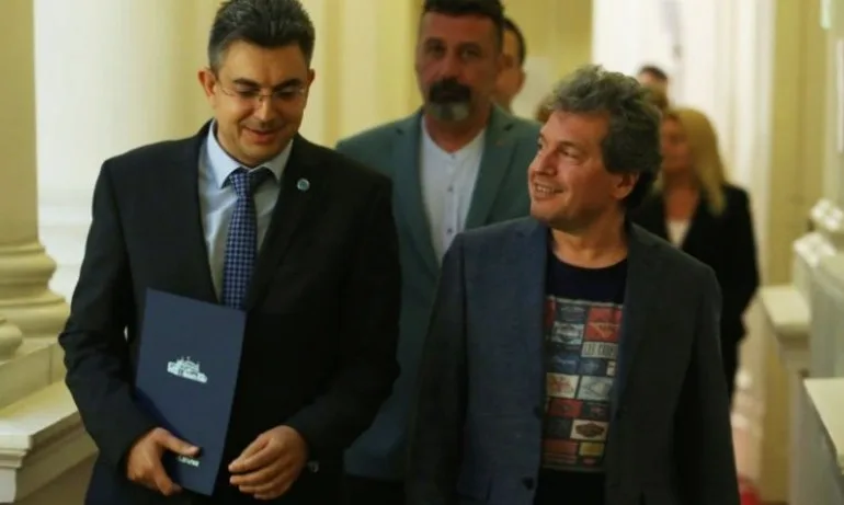 От мрежата: ДБ и ИБНИ ще се убеждават да не подкрепят кабинет на Учиндолеца и сараите - Tribune.bg