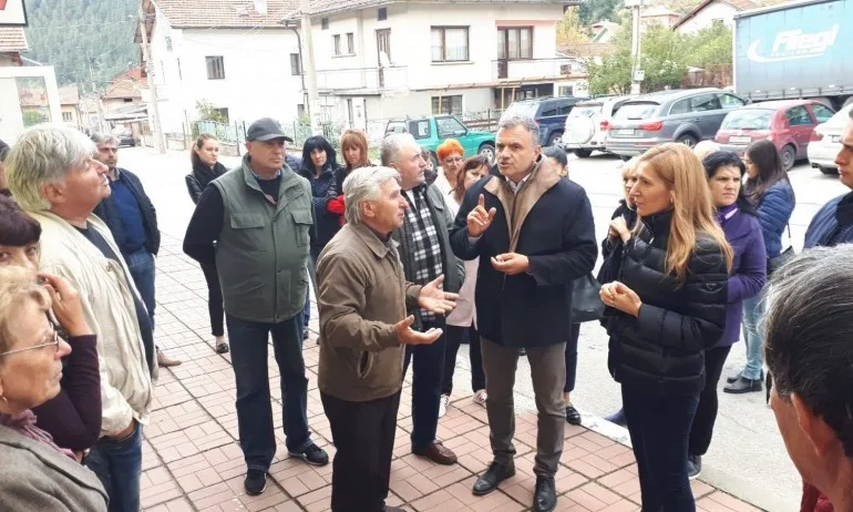 Ангелкова в Самоков: Кандидатът ГЕРБ Валентин Милушев ще работи за подобряването на инфраструктурата - Tribune.bg