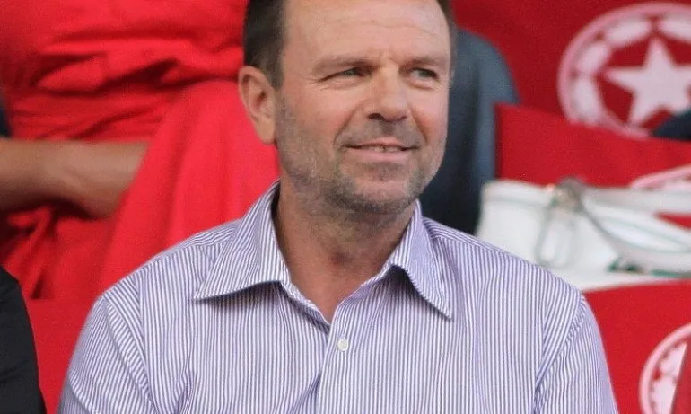 След 30 часа на летището, пуснаха Стойчо Младенов в Казахстан - Tribune.bg