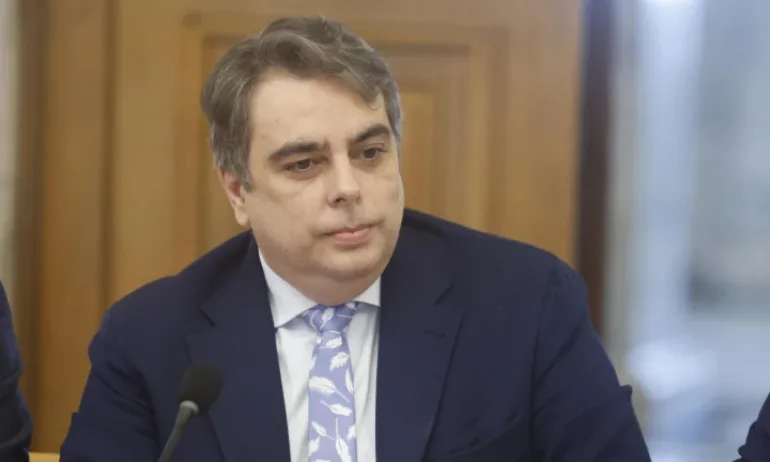 Асен Василев: ПБ ни връща към философията на евтиния труд и капковото напояване за работещите - Tribune.bg
