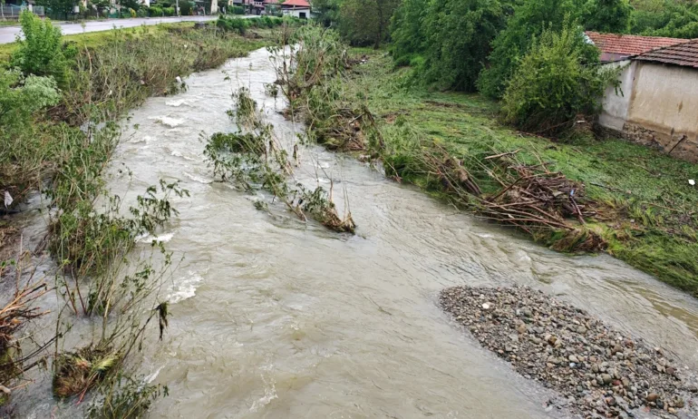 Пречиствателната станция за отпадъчни води на Карлово е отнесенa от водата - Tribune.bg