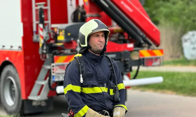 Отново изгорели автобуси на паркинг в Костинброд - Tribune.bg