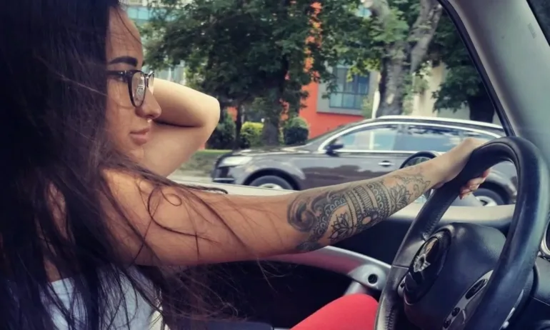 Ето я полицайката Симона Радева, за която се смята, че се е возила с убиеца (СНИМКИ) - Tribune.bg