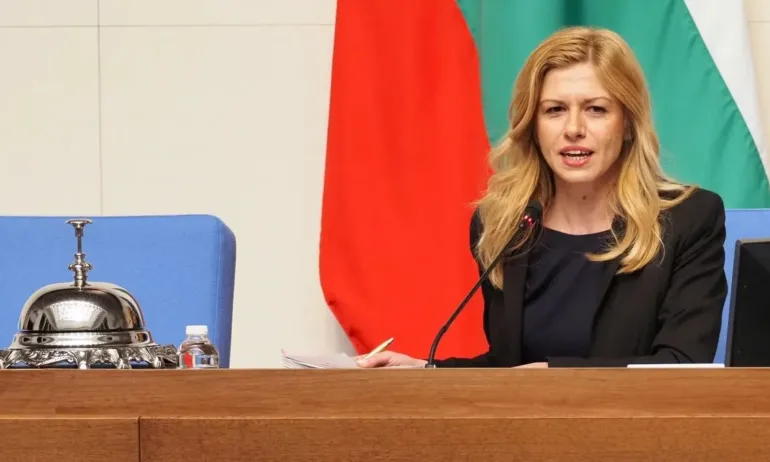 Българската парламентарна делегация, водена от председателя на Народното събрание Михаела Доцова, пристигна в Рим за 24 май - Tribune.bg