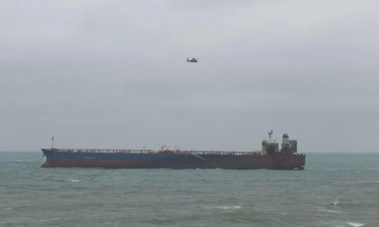 Танкерът Кайрос - пети ден блокиран край Ахтопол - Tribune.bg