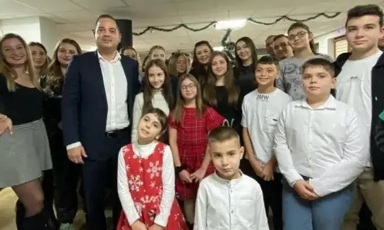 Калин Стоянов към децата на пострадали и загинали полицаи: Вие сте пример за морална сила и човешка зрелост - Tribune.bg