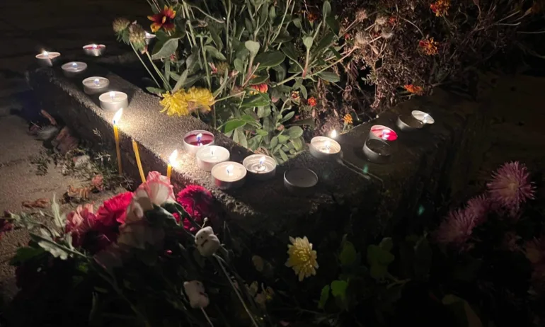 Десетки шуменци се събраха на мирен протест в памет на загиналата при катастрофа 22- годишна Светомира - Tribune.bg