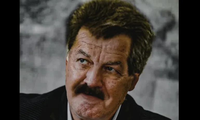 Фенове на Левски се подиграха с Наско Сираков - Tribune.bg