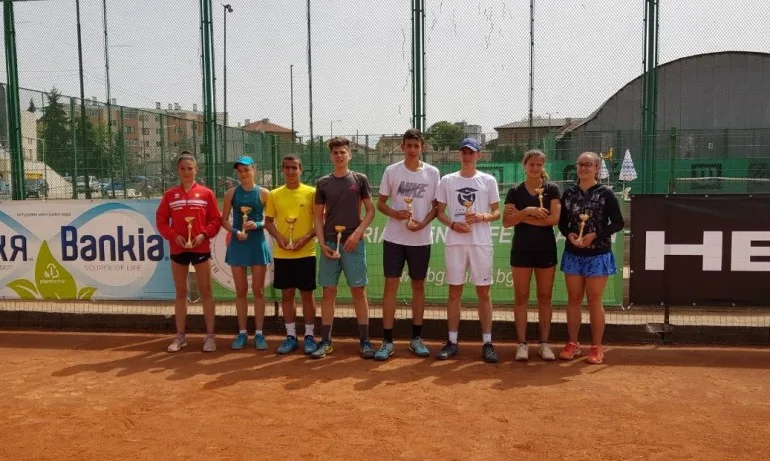 Българчета триумфираха с титлите по двойки на турнир от Тенис Европа в Свиленград - Tribune.bg