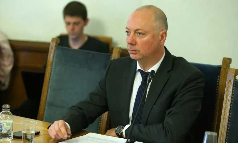 Желязков: Променяме субсидирането на линиите, за да няма места без транспорт - Tribune.bg