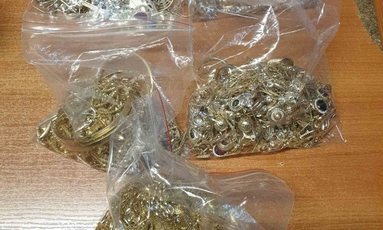 Златни и сребърни бижута за над 300 000 лева задържаха на Капитан Андреево - Tribune.bg