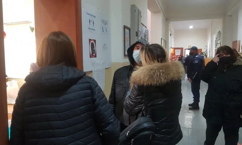 Валиден референдум: Близо 70 % избирателна активност в Обзор до 15:00 часа - Tribune.bg