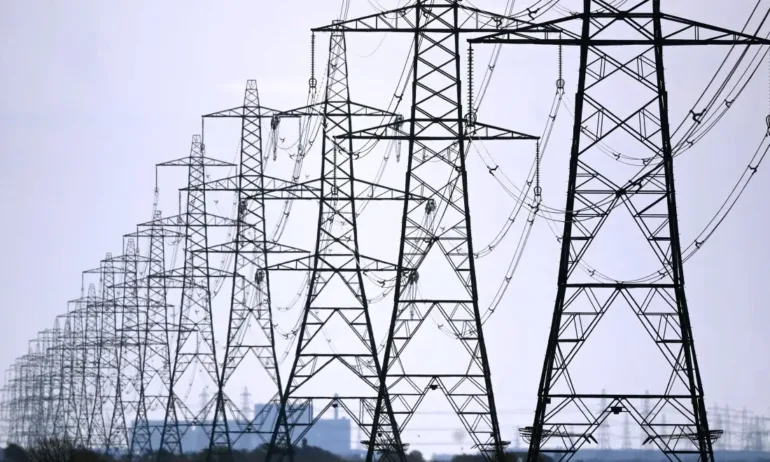 През юни България изнася почти половината произведена в страната електроенергия.