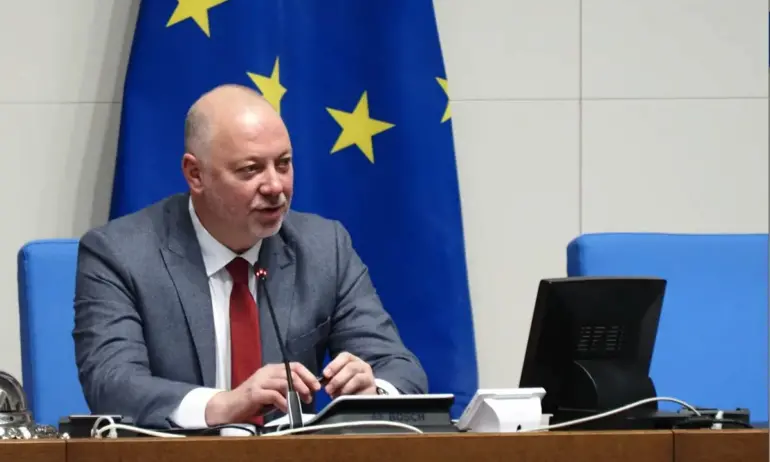 Ден преди края на НС, ПП-ДБ направиха в колация с проруските партии БСП, Възраждане и ИТН, за да свалят Желязков - Tribune.bg