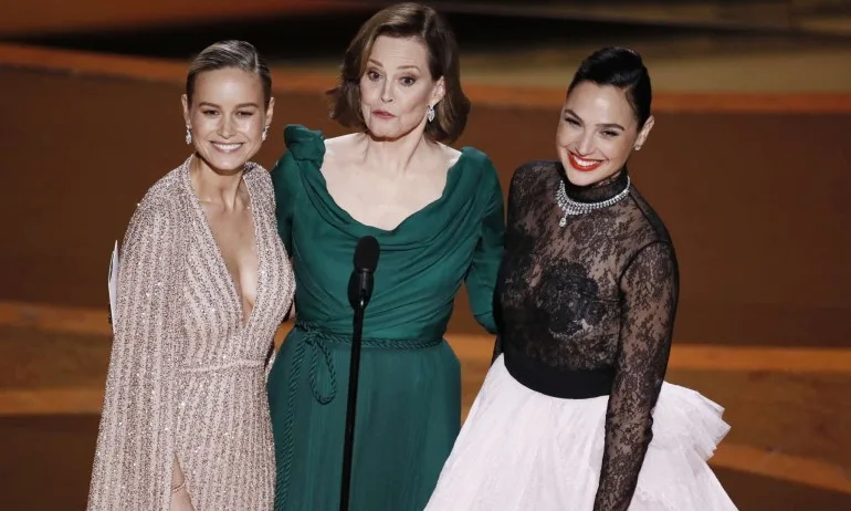 Звезден блясък – кои звезди обраха точките на червения килим в нощта на Оскарите (ГАЛЕРИЯ) - Tribune.bg