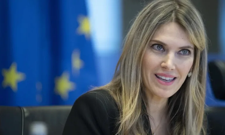 Запорираха имот и сметка на Ева Кайли, защитата ѝ поиска да я освободят с електронна гривна - Tribune.bg