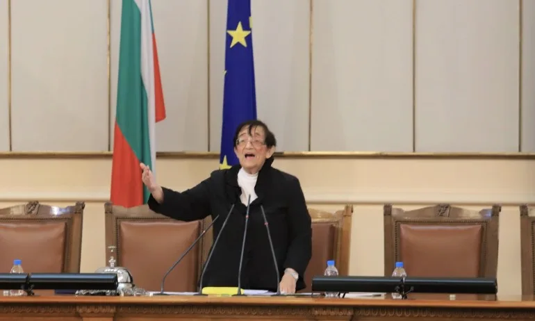 Шоуто на Мика! - Tribune.bg