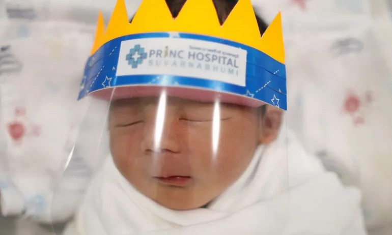 Защита: В Тайланд и новородените в болниците са с шлемове (ГАЛЕРИЯ) - Tribune.bg