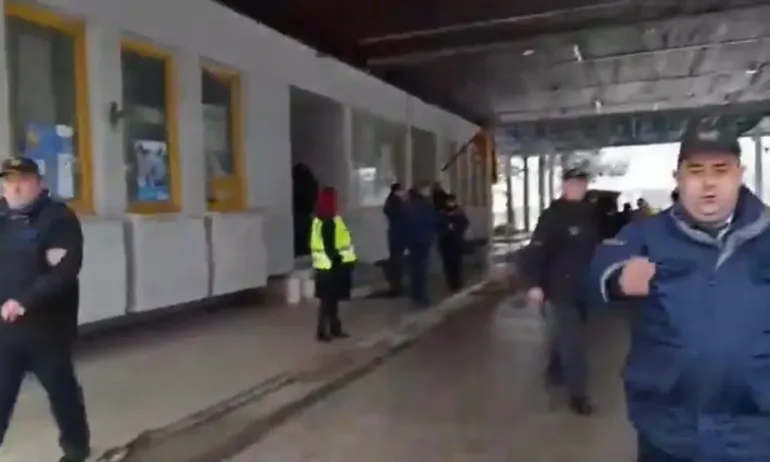 Граничари от РСМ биха народен представител от Възраждане (ВИДЕО) - Tribune.bg