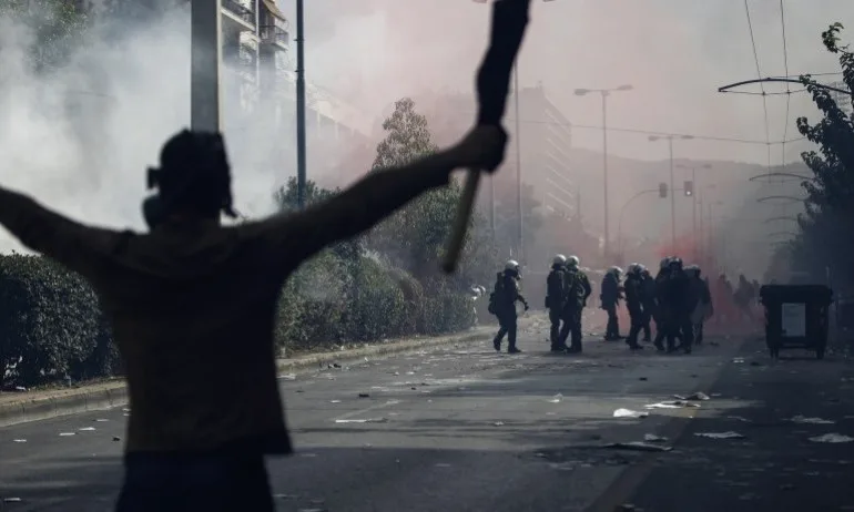 Осъден депутат от Златна зора избяга от правосъдието - Tribune.bg