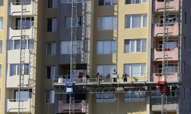 Заради недостиг на 46 млн. лв.: Спират санирането с пари от бюджета - Tribune.bg