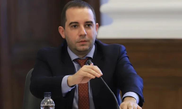 Богдан Кирилов: Тези, които не искат втора доза от AstraZeneca, могат да слагат от РНК ваксина след 84-я ден - Tribune.bg