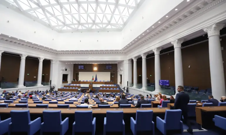 НС обмисля създаването на временна комисия за сигурността на машинния вот - Tribune.bg