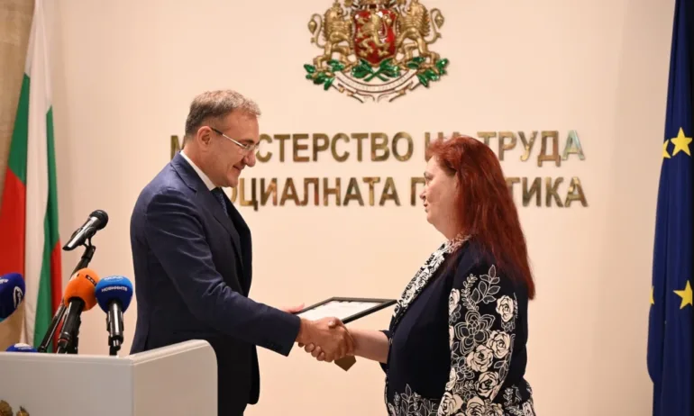 Министър Гуцанов към екипите на АКСУ и АСП за разкритите незаконни домове: Вие сте тихите герои - Tribune.bg